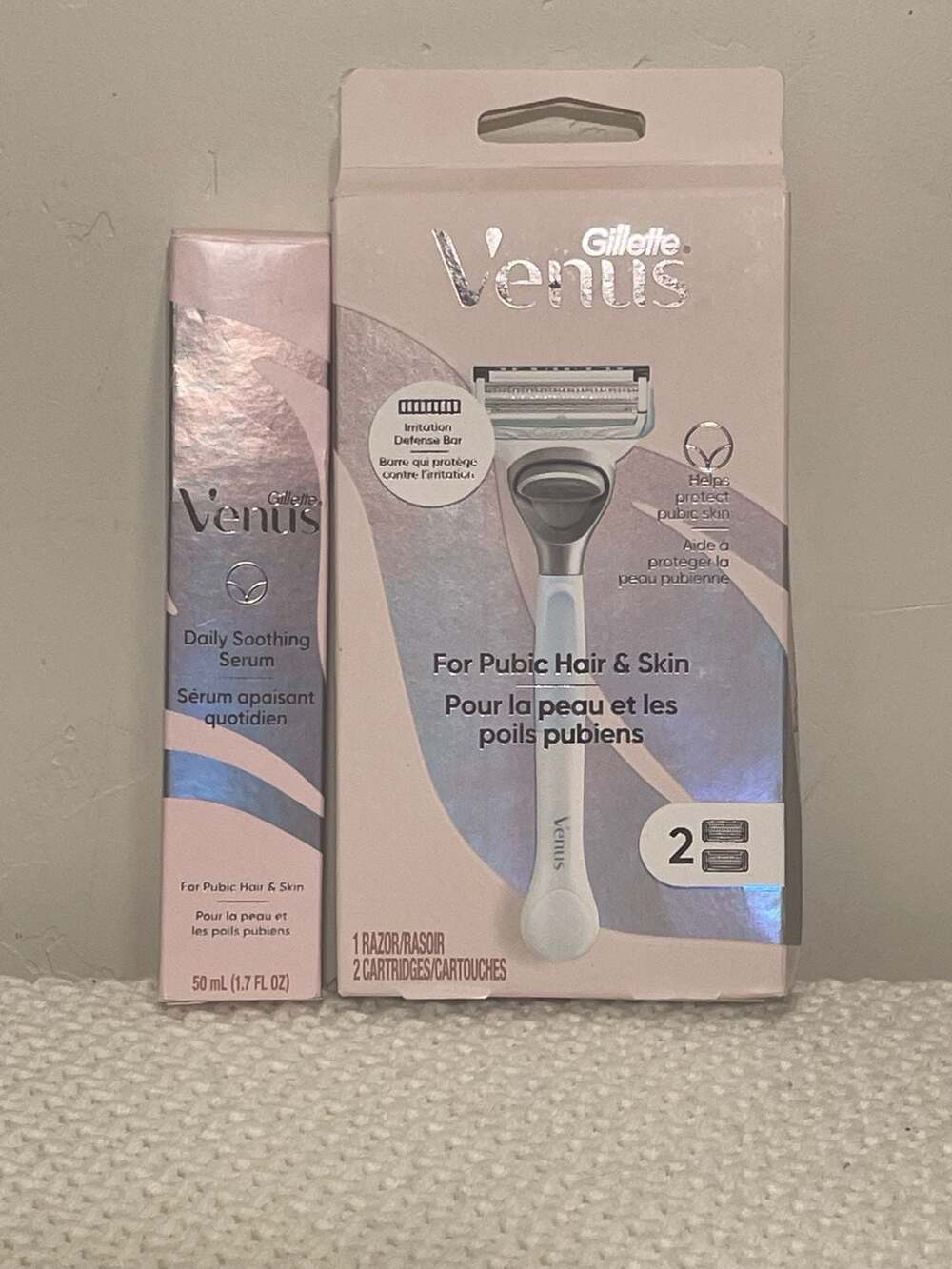 Gillette Venus For Pubic Hair & Skin Razor and Daily Soothing Serum Set